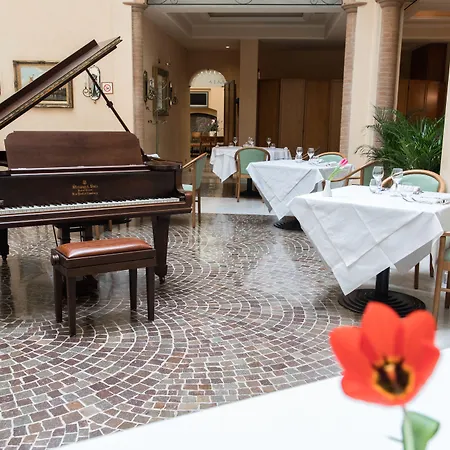 Phi Dei Medaglioni 4*