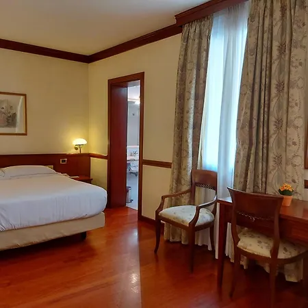 Phi Dei Medaglioni 4*