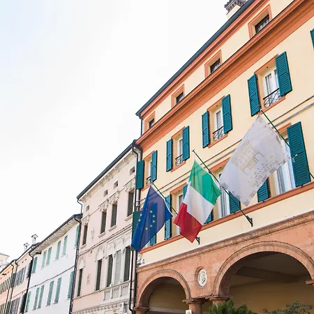 Phi Dei Medaglioni 4*