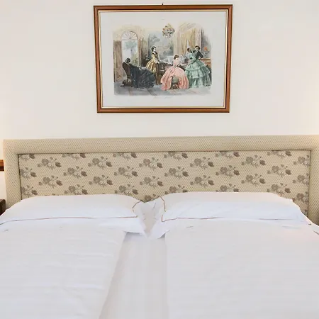 Phi Dei Medaglioni 4* Correggio