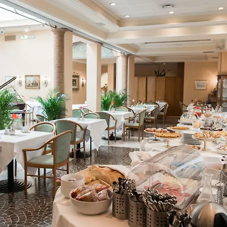 Hotel Phi Dei Medaglioni 4*