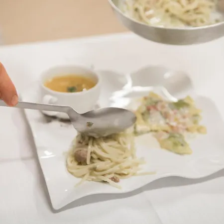 Phi Dei Medaglioni Корреджио