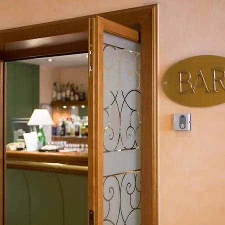 Phi Dei Medaglioni 4*