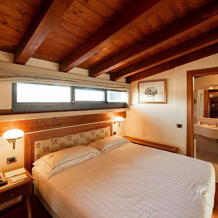 Phi Dei Medaglioni 4* Корреджио