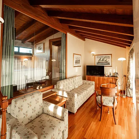 Отель Phi Dei Medaglioni Корреджио