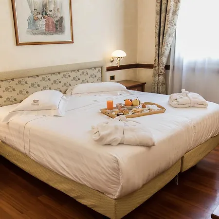 Phi Dei Medaglioni 4*