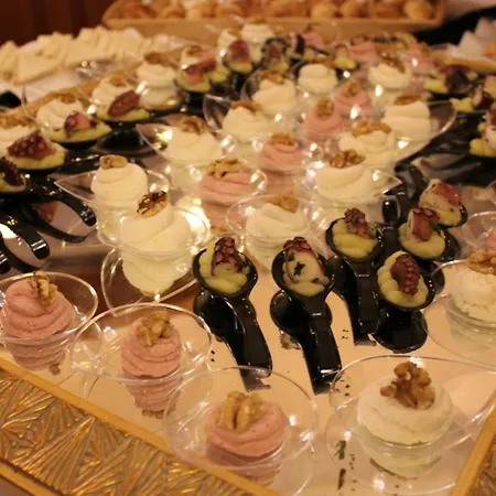 Phi Dei Medaglioni Отель Корреджио