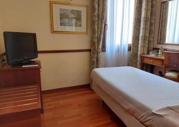 Отель Phi Dei Medaglioni Корреджио