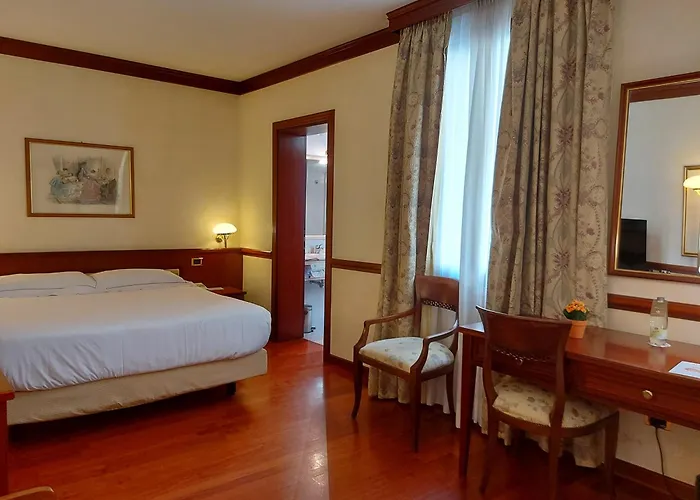 Phi Dei Medaglioni 4*