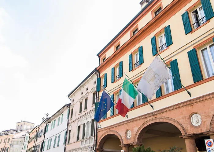 Phi Dei Medaglioni 4*