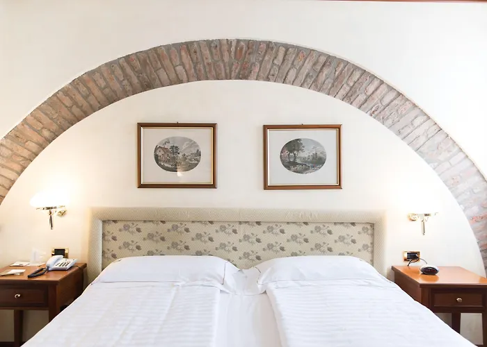 Phi Dei Medaglioni 4* Correggio