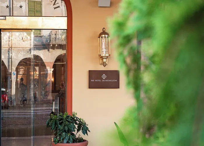 Отель Phi Dei Medaglioni 4*