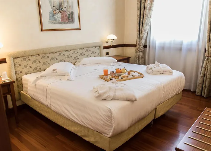 Phi Dei Medaglioni 4*